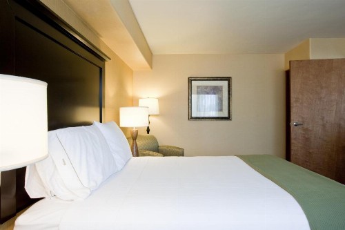 Holiday Inn Express Hotel & Suites Woodland Hills an IHG Hotel - image 31