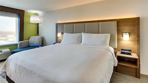 Holiday Inn Express Hotel & Suites Woodland Hills an IHG Hotel - image 35