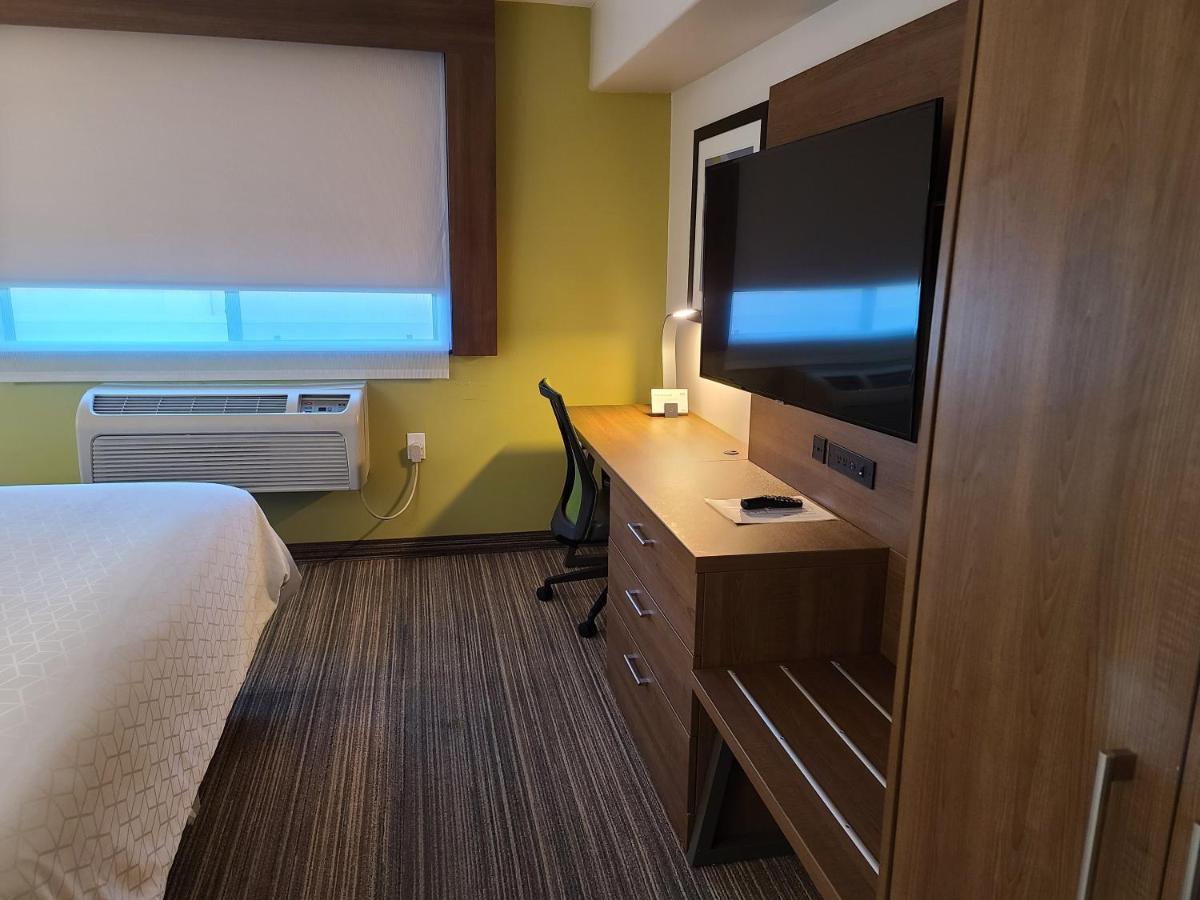 Holiday Inn Express Hotel & Suites Woodland Hills an IHG Hotel - image 5