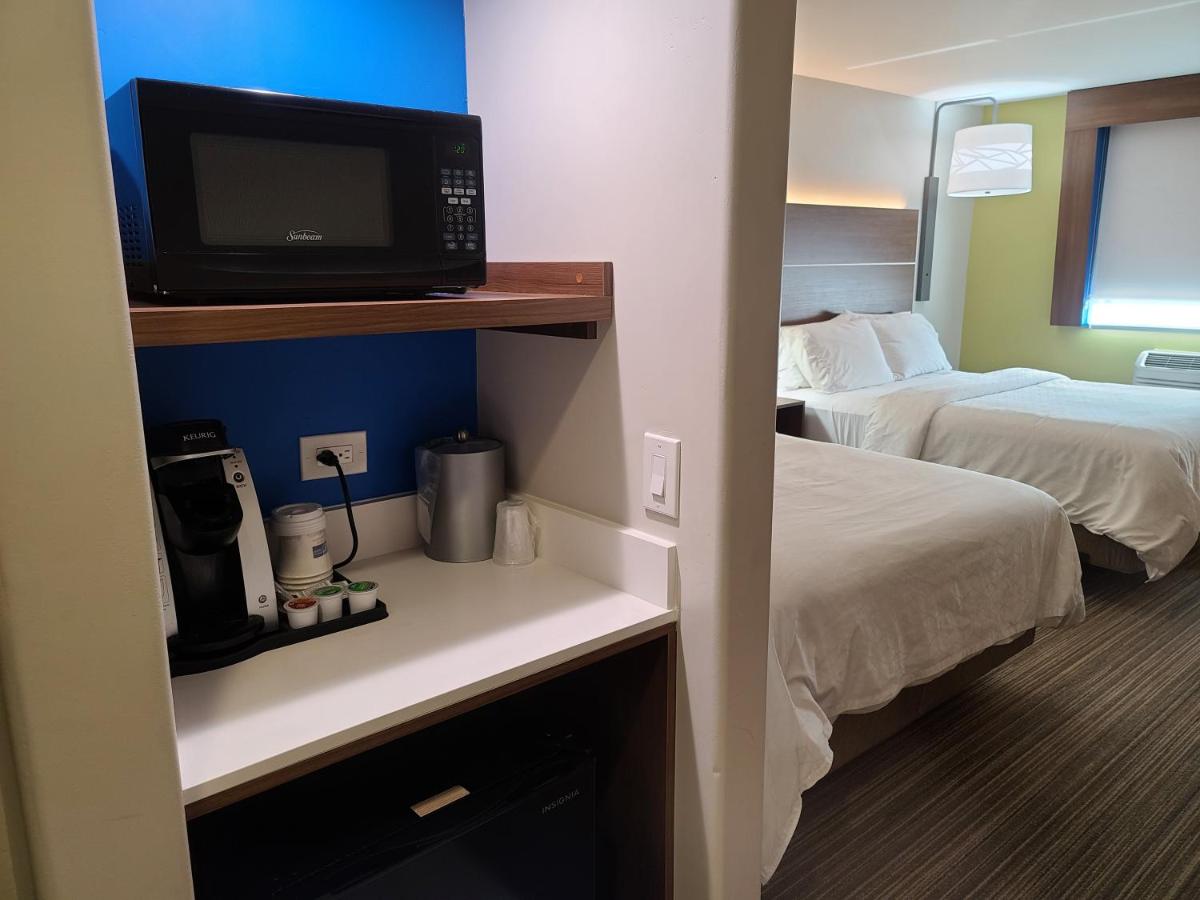 Holiday Inn Express Hotel & Suites Woodland Hills an IHG Hotel - image 6