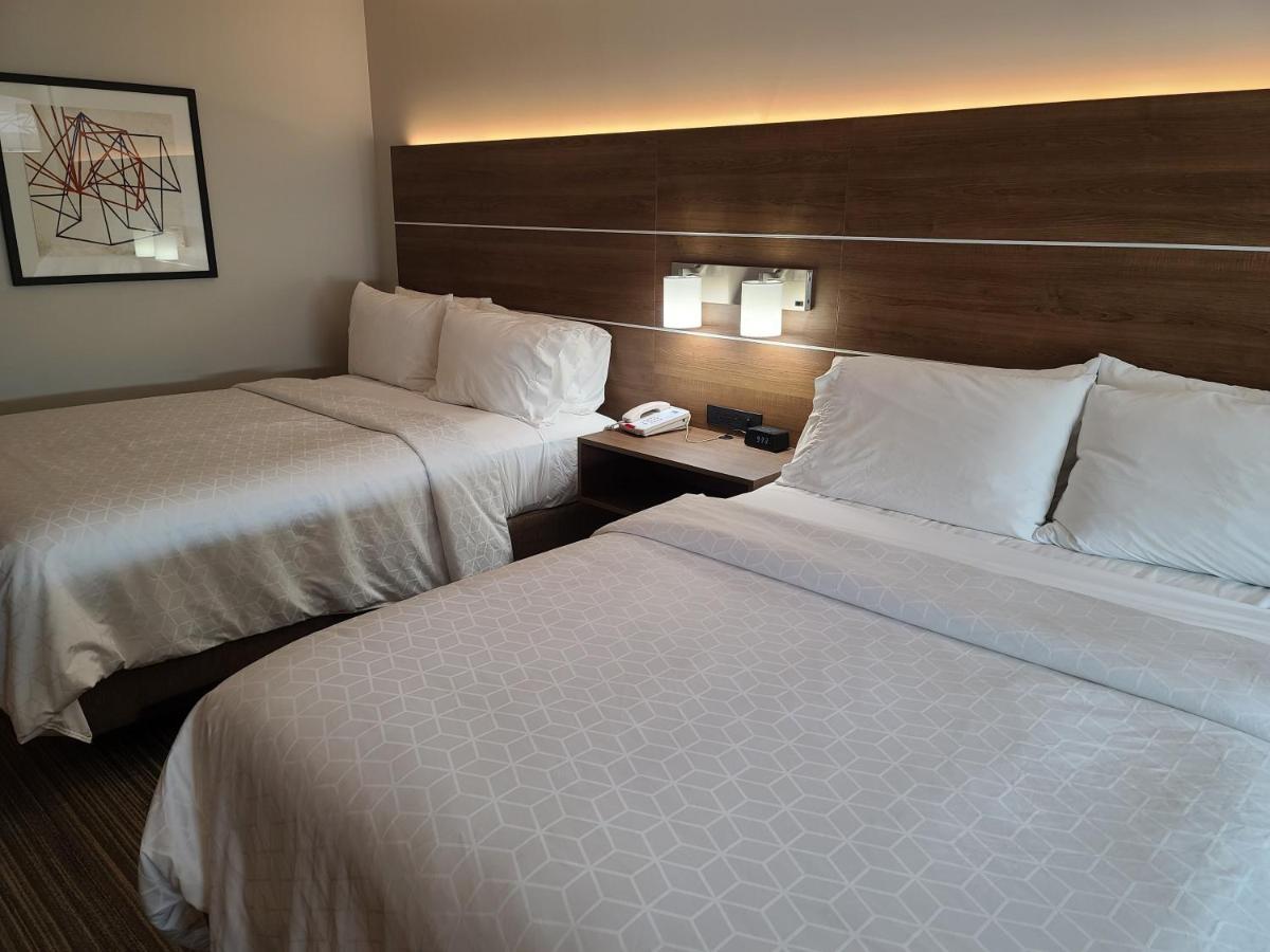 Holiday Inn Express Hotel & Suites Woodland Hills an IHG Hotel - image 7