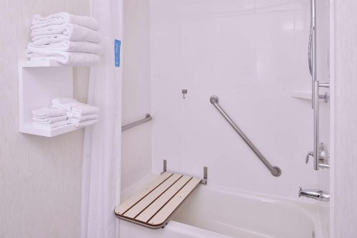Hampton Inn & Suites Woodland-Sacramento Area - image 10