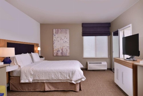 Hampton Inn & Suites Woodland-Sacramento Area - image 17