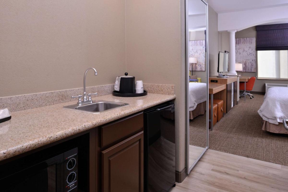 Hampton Inn & Suites Woodland-Sacramento Area - image 2
