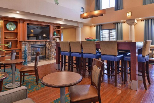 Hampton Inn & Suites Woodland-Sacramento Area - image 3