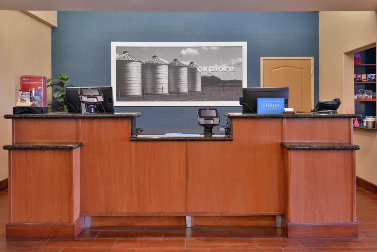 Hampton Inn & Suites Woodland-Sacramento Area - image 6