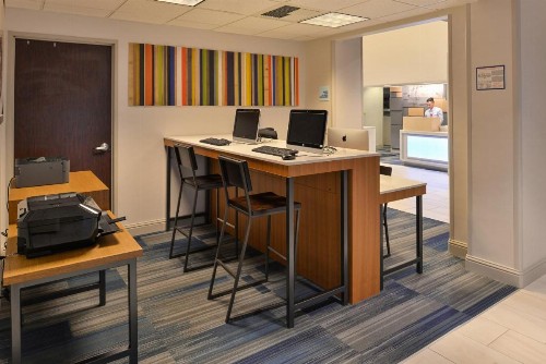 Holiday Inn Express Woodland an IHG Hotel - image 13
