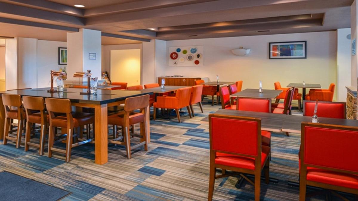 Holiday Inn Express Woodland an IHG Hotel - image 4