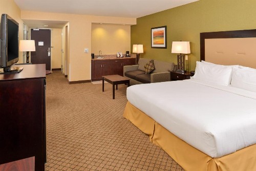 Holiday Inn Express Woodland an IHG Hotel - image 44