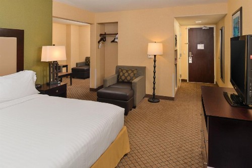 Holiday Inn Express Woodland an IHG Hotel - image 46