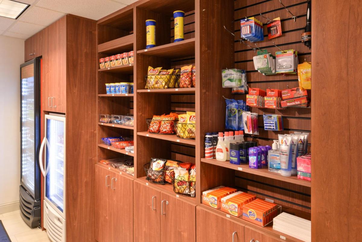 Holiday Inn Express Woodland an IHG Hotel - image 6