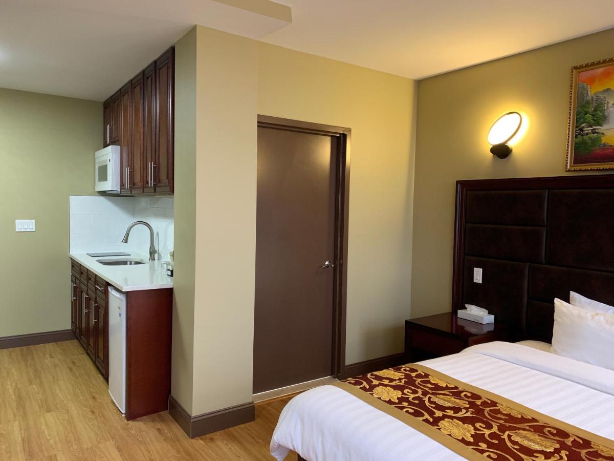 The Queens Hotel - image 6