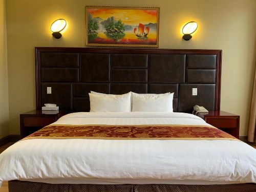 The Queens Hotel - image 7