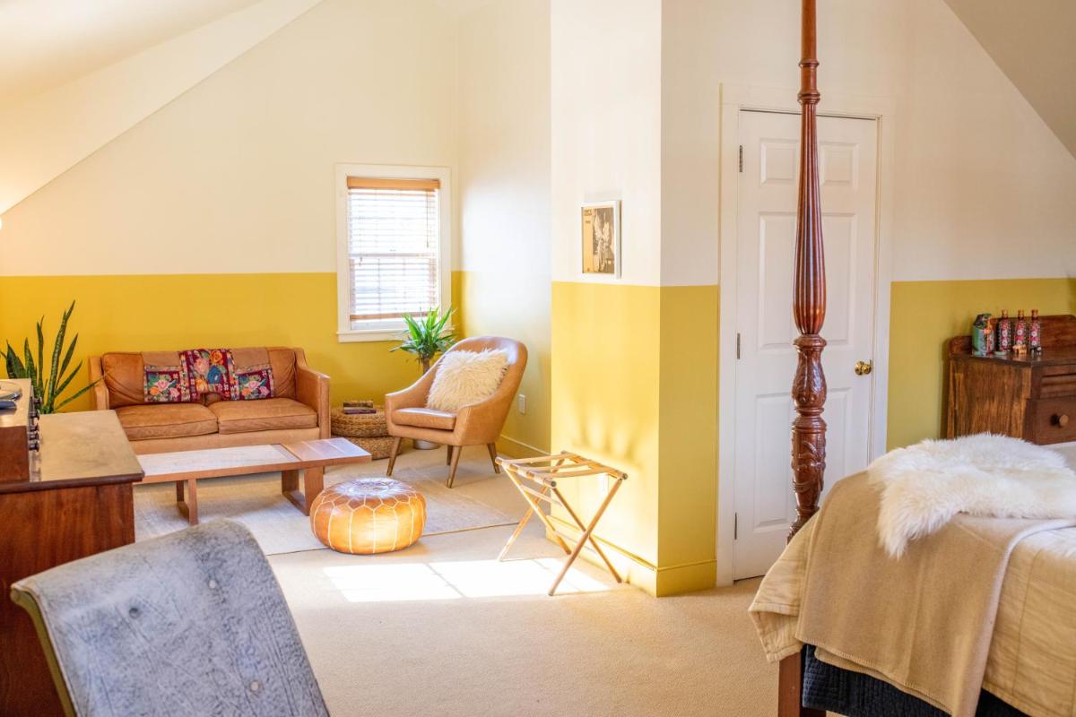 Charleston House - main image