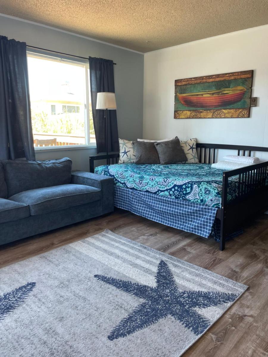 Silver Surf Motel - image 2
