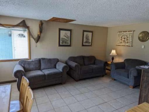 Silver Surf Motel - image 33