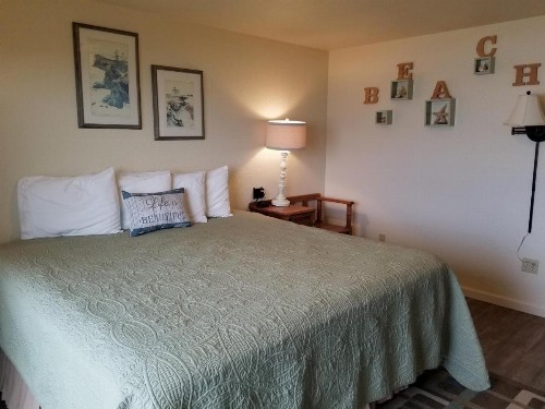Silver Surf Motel - image 6