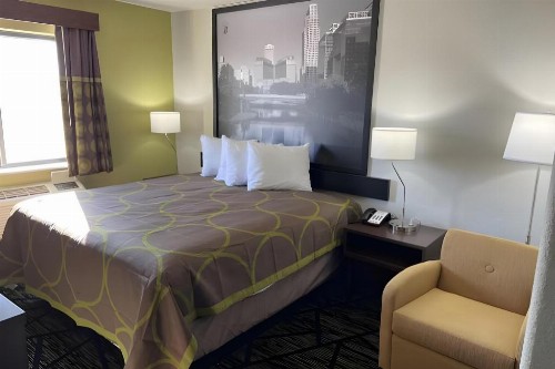 Super 8 by Wyndham York NE - image 9