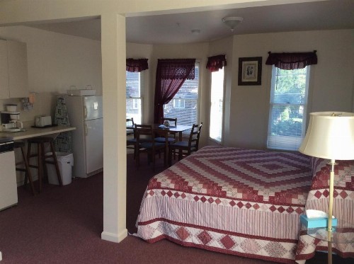 Lynwood Inn - image 10