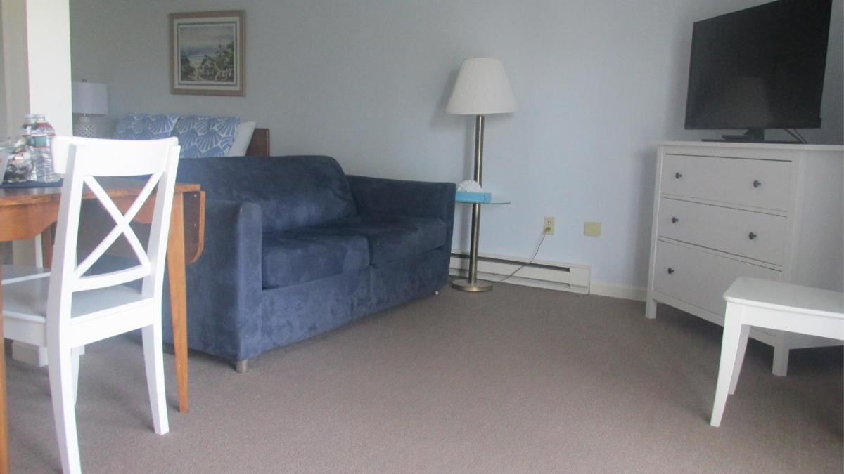 Lynwood Inn - image 3