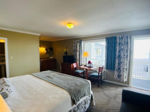 Sunrise Motel - image 22