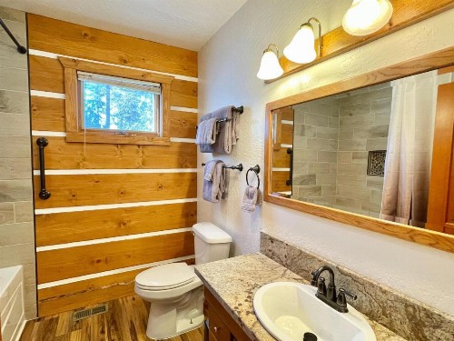 Yosemite's Scenic Wonders - 6BR/4BA Tri-Level Home - image 20