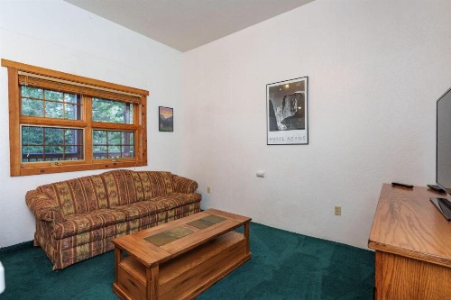 Yosemite's Scenic Wonders - 6BR/4BA Tri-Level Home - image 22