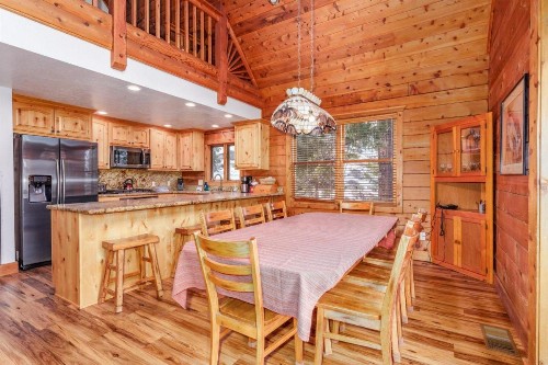 Yosemite's Scenic Wonders - 6BR/4BA Tri-Level Home - image 31