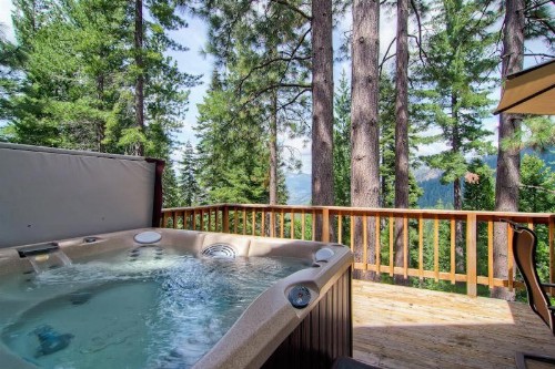 Yosemite's Scenic Wonders - 6BR/4BA Tri-Level Home - image 32
