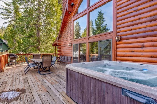 Yosemite's Scenic Wonders - 6BR/4BA Tri-Level Home - image 4