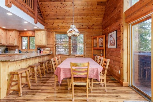 Yosemite's Scenic Wonders - 6BR/4BA Tri-Level Home - image 6