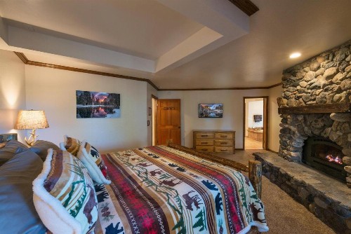 Four Seasons - 3BR/4BA Holiday Home - image 18