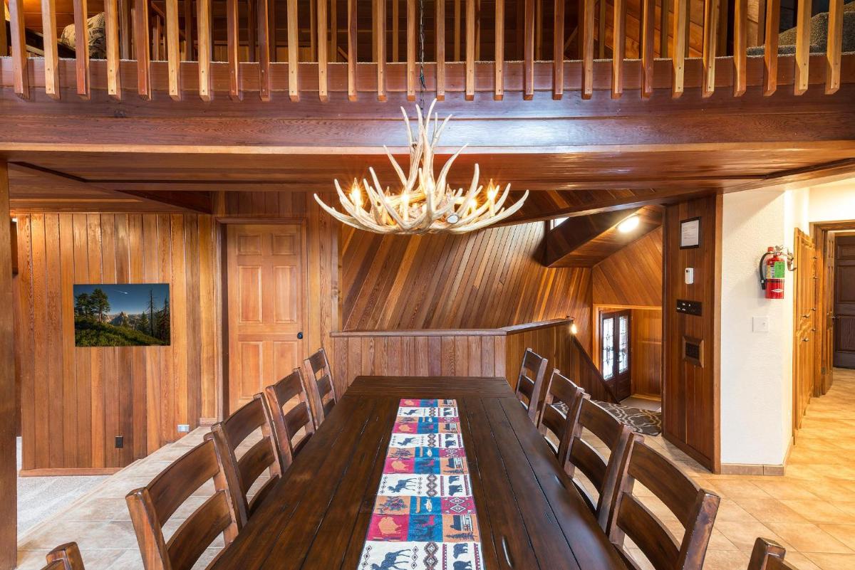 Four Seasons - 3BR/4BA Holiday Home - image 2