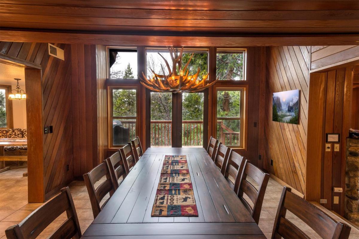 Four Seasons - 3BR/4BA Holiday Home - image 4
