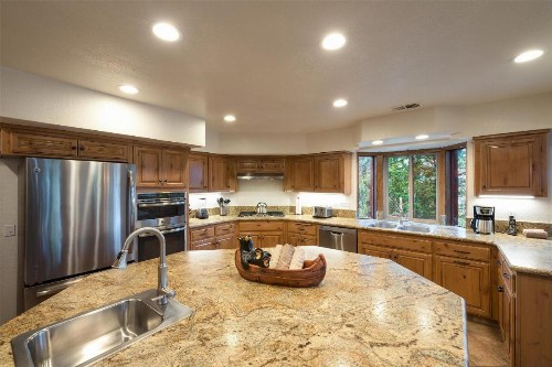 Four Seasons - 3BR/4BA Holiday Home - image 5