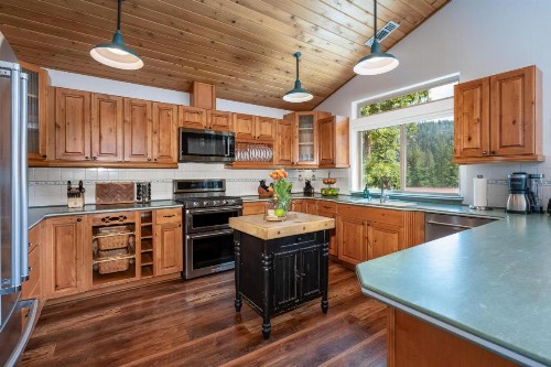 Yosemite Summit & Little Summit - 5BR/3BA Vacation Home - image 10