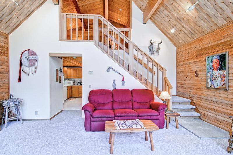 Red Fox Retreat - 2BR/2BA Tri-Level Home - image 5