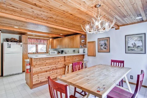 Red Fox Retreat - 2BR/2BA Tri-Level Home - image 7