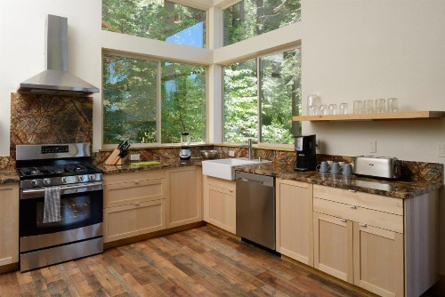 Alpenglow 2 - 2BR/2BA Holiday Home - image 4