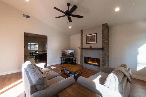 Boulder Ridge - 3BR/2BA Holiday Home - image 5