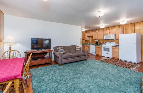Hutchings Cabin & Apartment - image 26