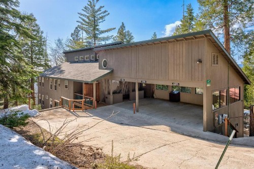 Falcons Nest (Upstairs) - 3BR/3BA Home