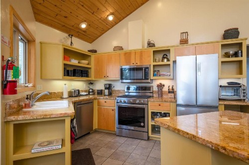 Falcons Nest (Upstairs) - 3BR/3BA Home - image 10