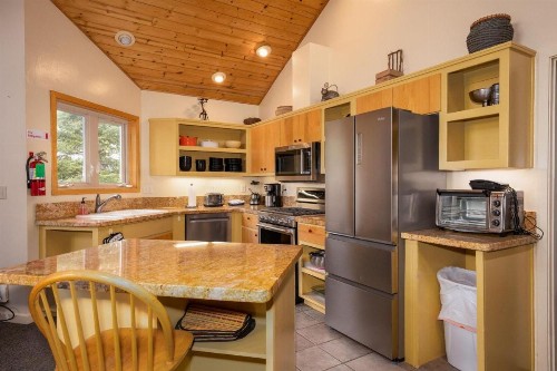 Falcons Nest (Upstairs) - 3BR/3BA Home - image 11
