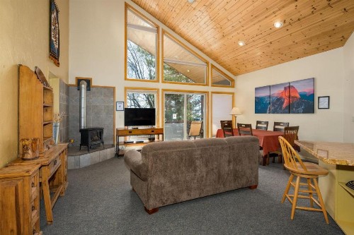 Falcons Nest (Upstairs) - 3BR/3BA Home - image 4