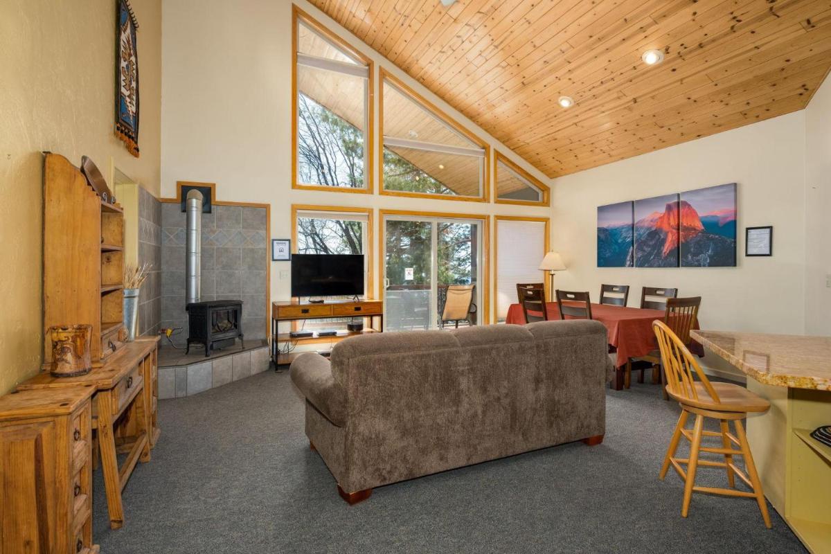 Falcons Nest (Upstairs) - 3BR/3BA Home - image 4