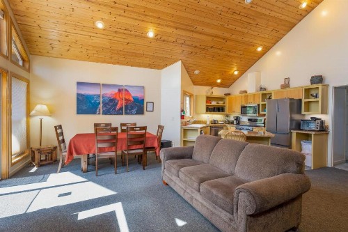 Falcons Nest (Upstairs) - 3BR/3BA Home - image 5