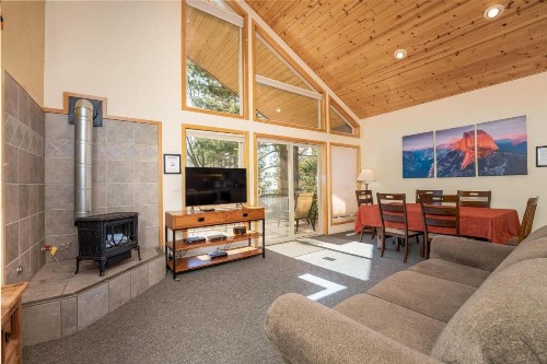 Falcons Nest (Upstairs) - 3BR/3BA Home - image 8