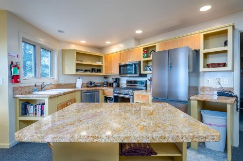 Falcons Nest (Downstairs) - 3BR/3BA Home - image 11