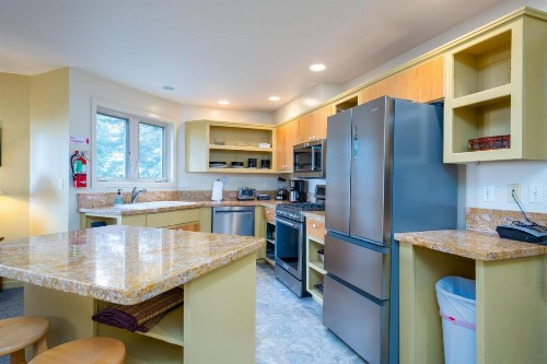 Falcons Nest (Downstairs) - 3BR/3BA Home - image 6